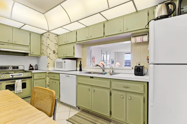 $495,000 | 1149 Hillsboro Mile, Unit 1008, Hillsboro Beach, FL 33064