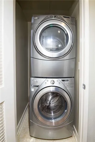 $635,000 | 21301 Erwin Street, Unit 237, Woodland Hills, CA 91367