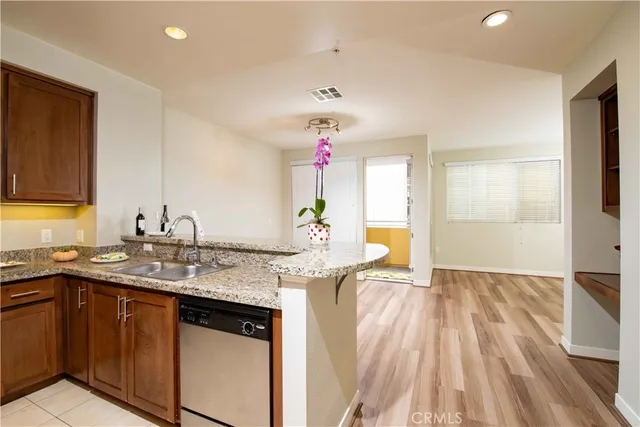 $635,000 | 21301 Erwin Street, Unit 237, Woodland Hills, CA 91367