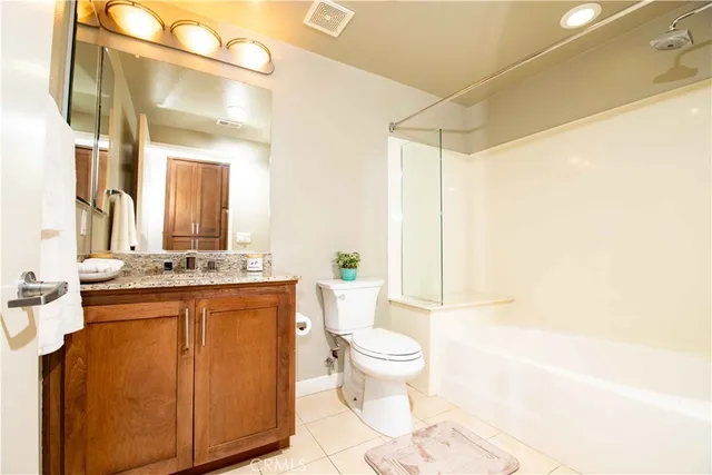 $635,000 | 21301 Erwin Street, Unit 237, Woodland Hills, CA 91367