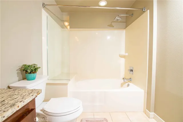 $635,000 | 21301 Erwin Street, Unit 237, Woodland Hills, CA 91367