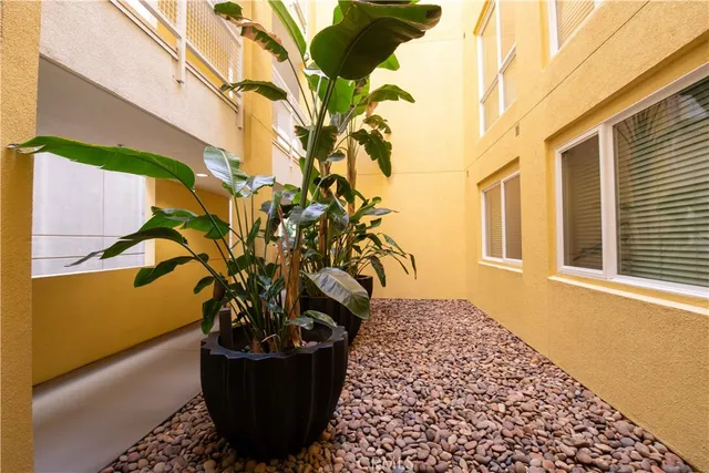 $635,000 | 21301 Erwin Street, Unit 237, Woodland Hills, CA 91367