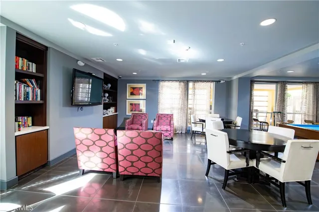 $635,000 | 21301 Erwin Street, Unit 237, Woodland Hills, CA 91367