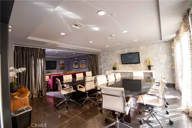 $635,000 | 21301 Erwin Street, Unit 237, Woodland Hills, CA 91367