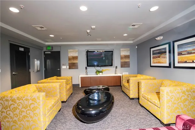 $635,000 | 21301 Erwin Street, Unit 237, Woodland Hills, CA 91367