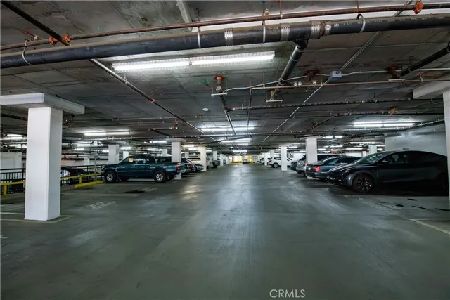 $635,000 | 21301 Erwin Street, Unit 237, Woodland Hills, CA 91367