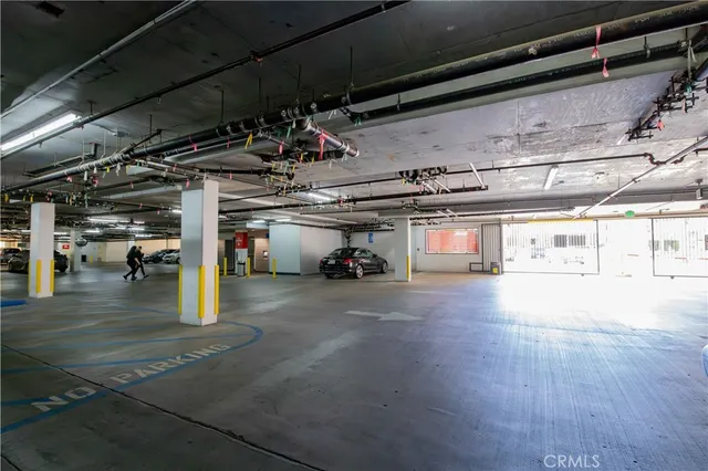 $635,000 | 21301 Erwin Street, Unit 237, Woodland Hills, CA 91367