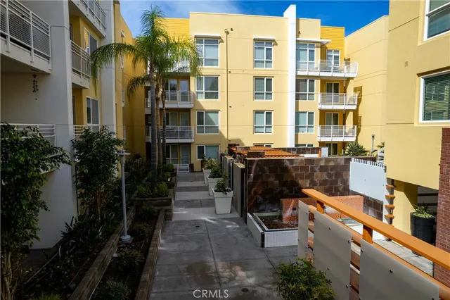 $635,000 | 21301 Erwin Street, Unit 237, Woodland Hills, CA 91367