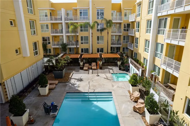 $635,000 | 21301 Erwin Street, Unit 237, Woodland Hills, CA 91367