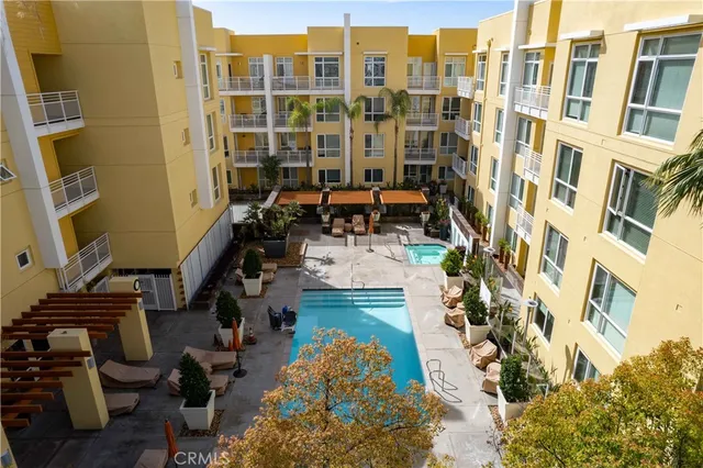 $635,000 | 21301 Erwin Street, Unit 237, Woodland Hills, CA 91367