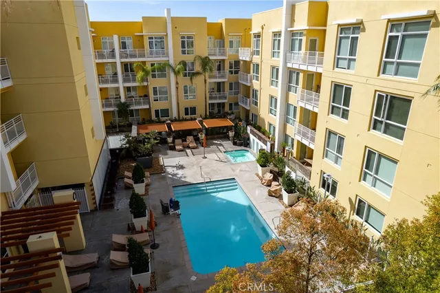 $635,000 | 21301 Erwin Street, Unit 237, Woodland Hills, CA 91367