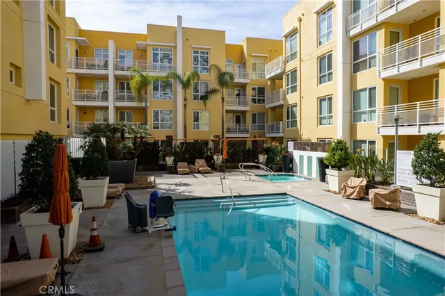 $635,000 | 21301 Erwin Street, Unit 237, Woodland Hills, CA 91367