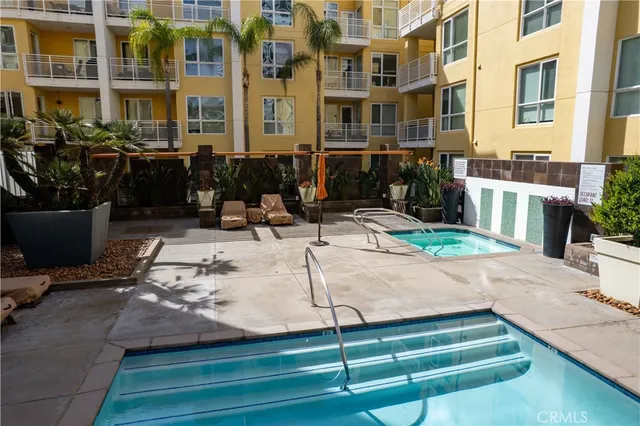$635,000 | 21301 Erwin Street, Unit 237, Woodland Hills, CA 91367
