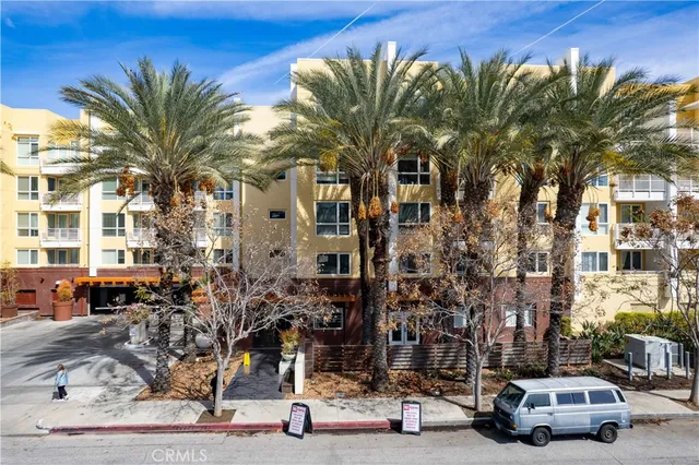$635,000 | 21301 Erwin Street, Unit 237, Woodland Hills, CA 91367