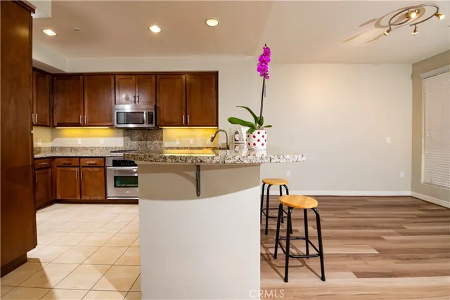 $635,000 | 21301 Erwin Street, Unit 237, Woodland Hills, CA 91367