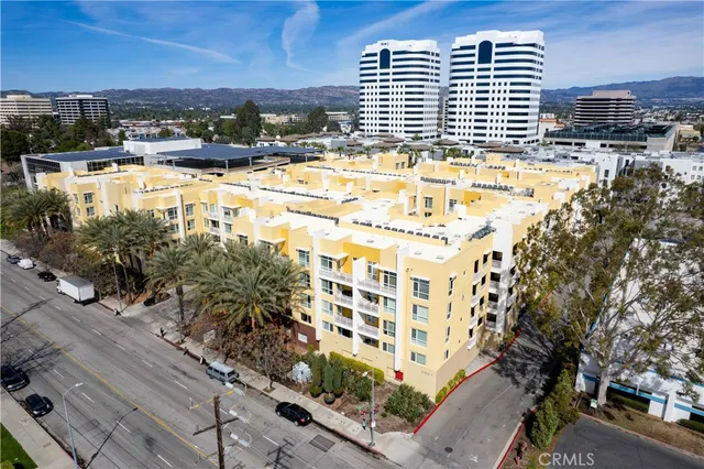 $635,000 | 21301 Erwin Street, Unit 237, Woodland Hills, CA 91367