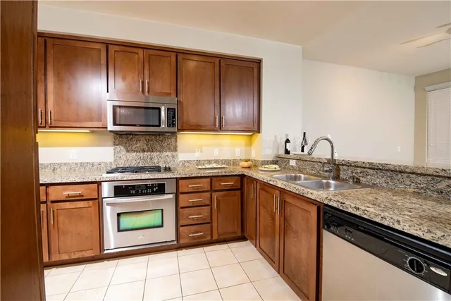 $635,000 | 21301 Erwin Street, Unit 237, Woodland Hills, CA 91367