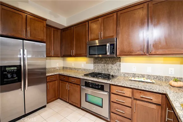 $635,000 | 21301 Erwin Street, Unit 237, Woodland Hills, CA 91367