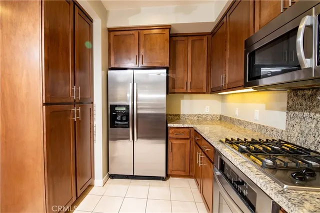 $635,000 | 21301 Erwin Street, Unit 237, Woodland Hills, CA 91367