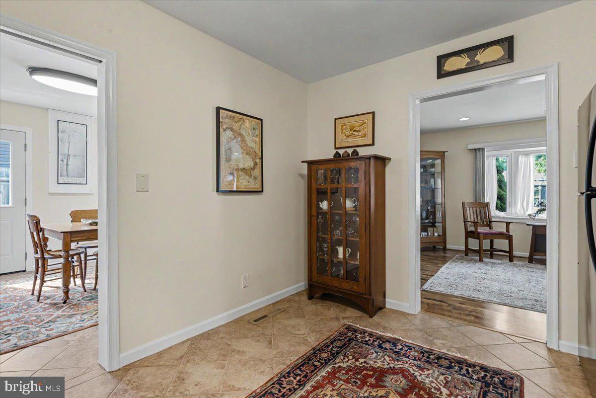 695 Locust Road Warminster, PA 18974 - Photo 11 of 37