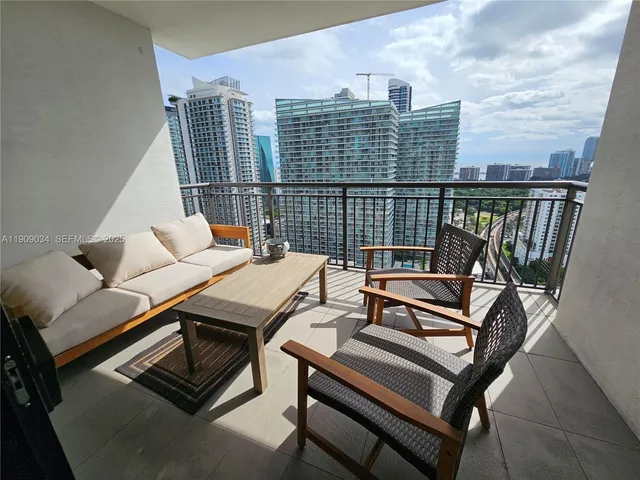 $4,100 | 999 Southwest 1st Avenue, Unit 3004, Miami, FL 33130