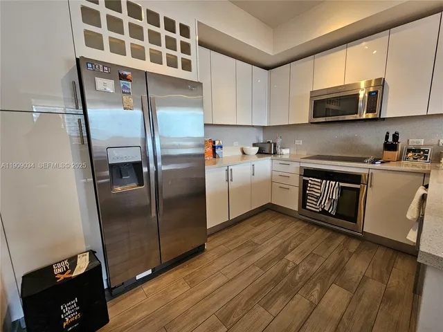 $4,100 | 999 Southwest 1st Avenue, Unit 3004, Miami, FL 33130