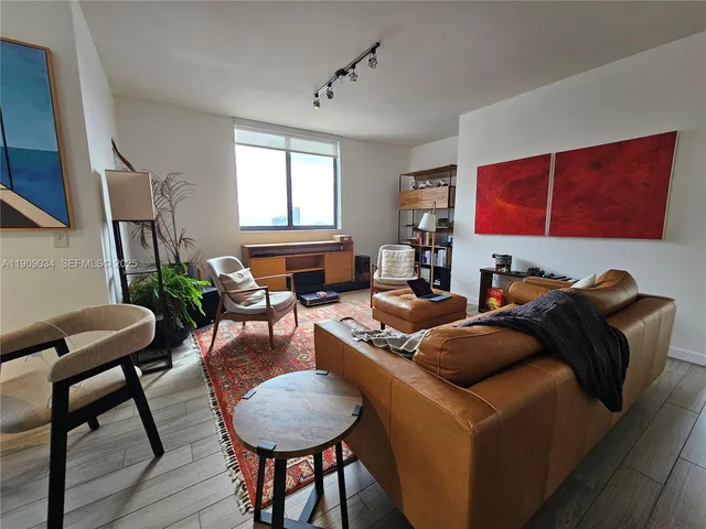 $4,100 | 999 Southwest 1st Avenue, Unit 3004, Miami, FL 33130