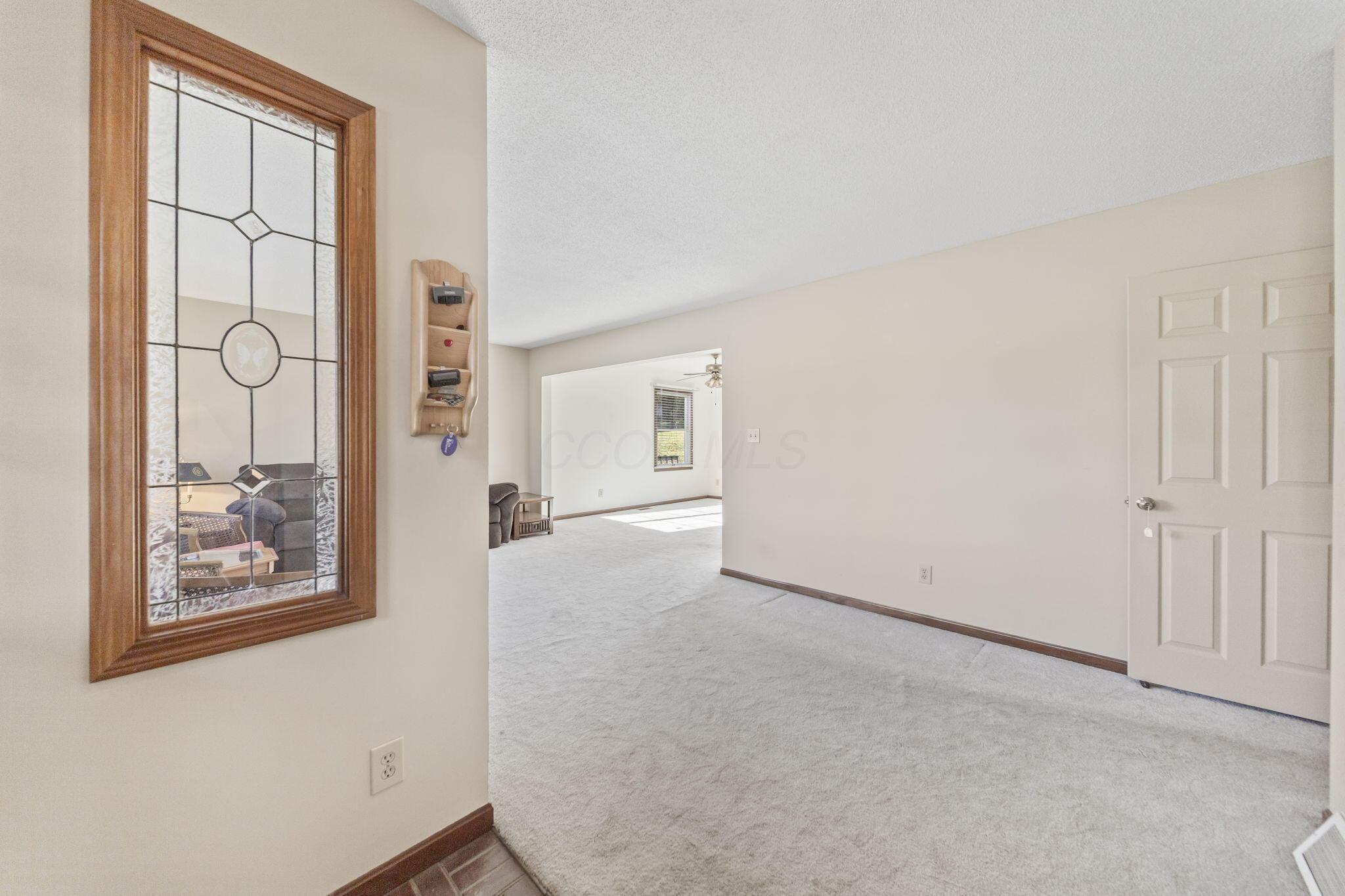 9791 Jug St Road Northwest Pataskala, OH 43062 - Photo 9 of 83 Foyer area.