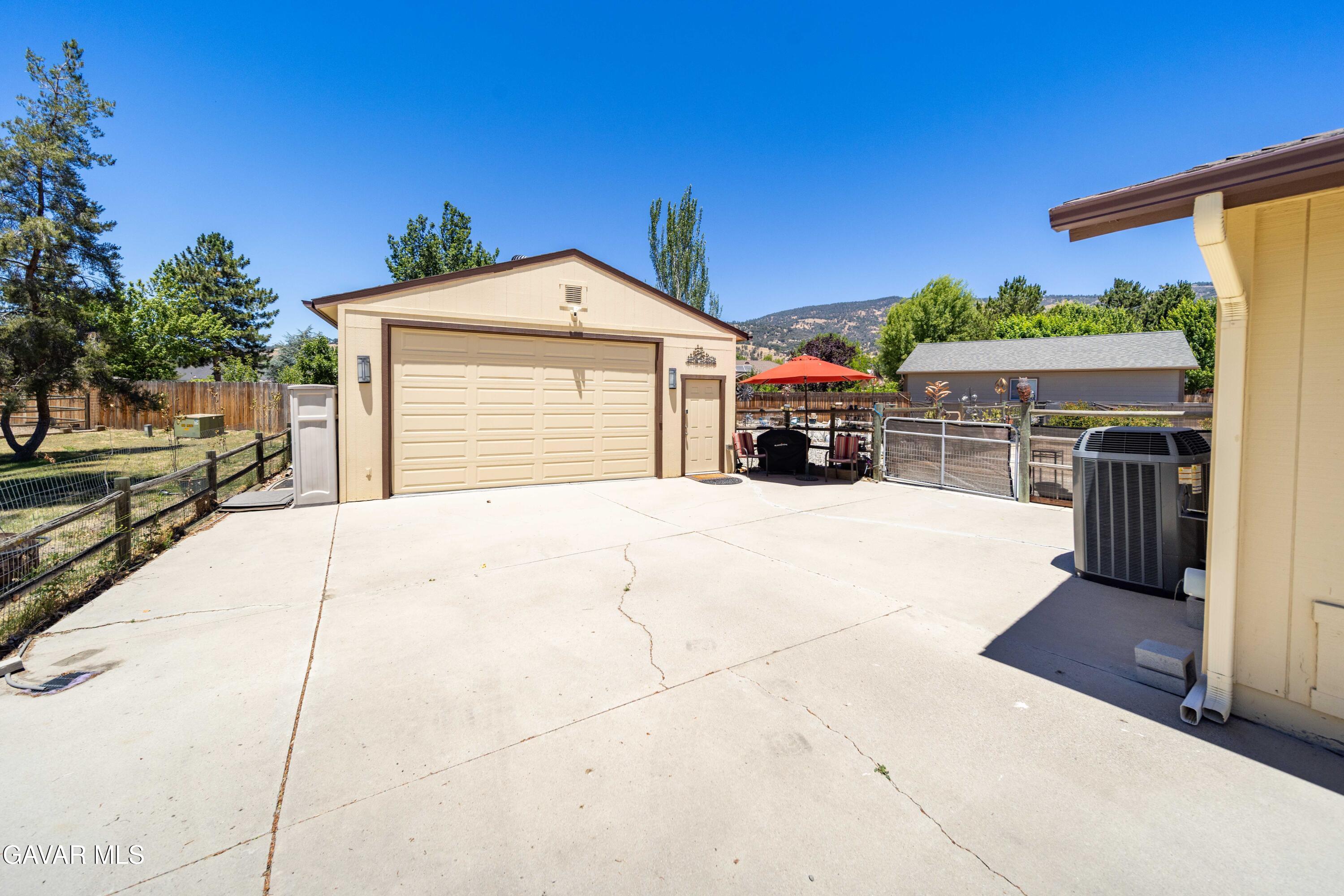 29381 Fawn Way Tehachapi, CA 93561 - Photo 3 of 27 29381 Fawn Way Tehachapi-4
