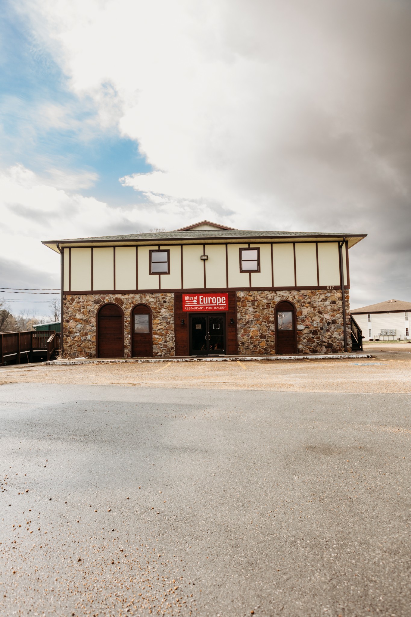 817 Interstate Drive Manchester, TN 37355 - Photo 18 of 38 a front view of a house with cars