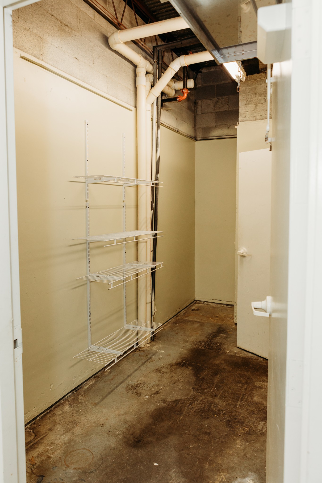 817 Interstate Drive Manchester, TN 37355 - Photo 29 of 38 a view of utility room
