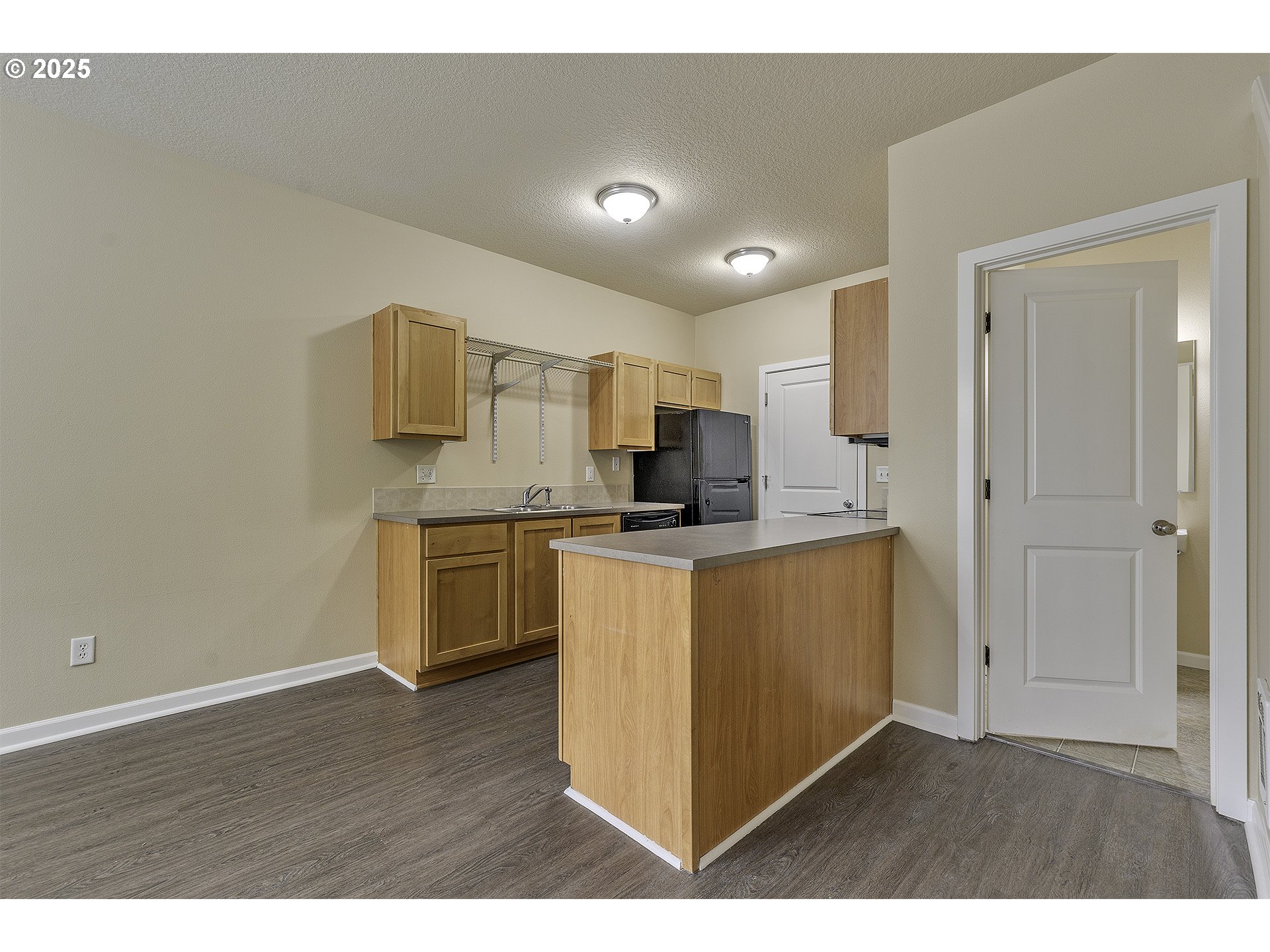 18483 Southwest Annamae Lane Beaverton, OR 97003 - Photo 7 of 23 a kitchen with stainless steel appliances a refrigerator sink and microwave