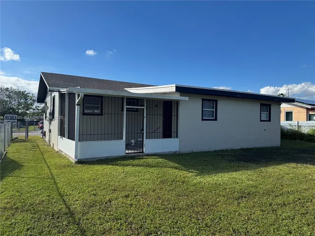 a view of a house with a backyard