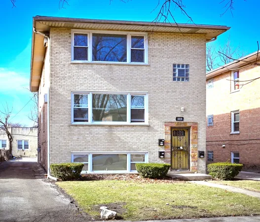 $2,100 | 1018 South 11th Avenue, Unit 2, Maywood, IL 60153