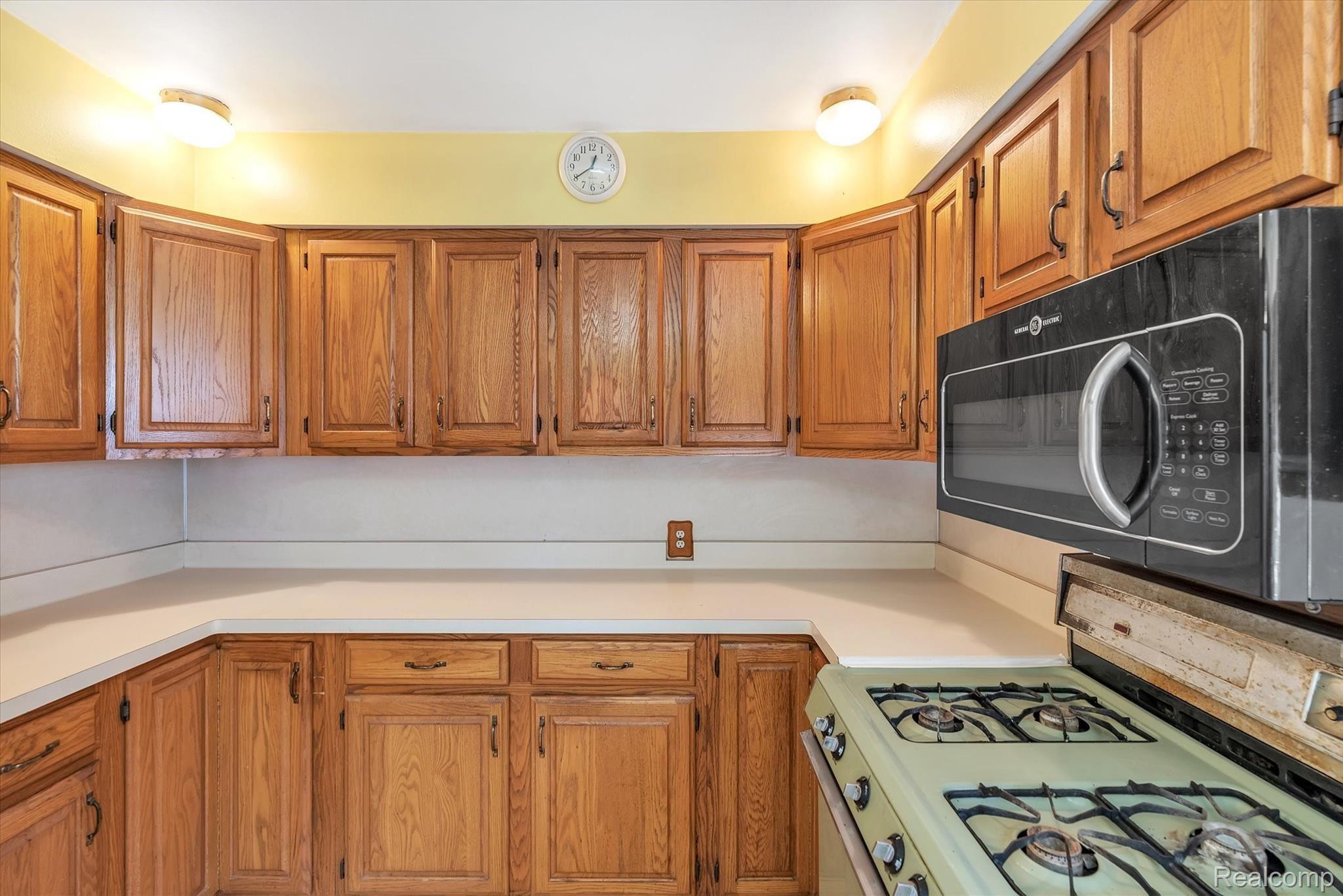 12557 Darling Road Milan, MI 48160 - Photo 17 of 41 17-12557-Darling-Rd-WindowStill-Real-Estate-Photography-17.jpg