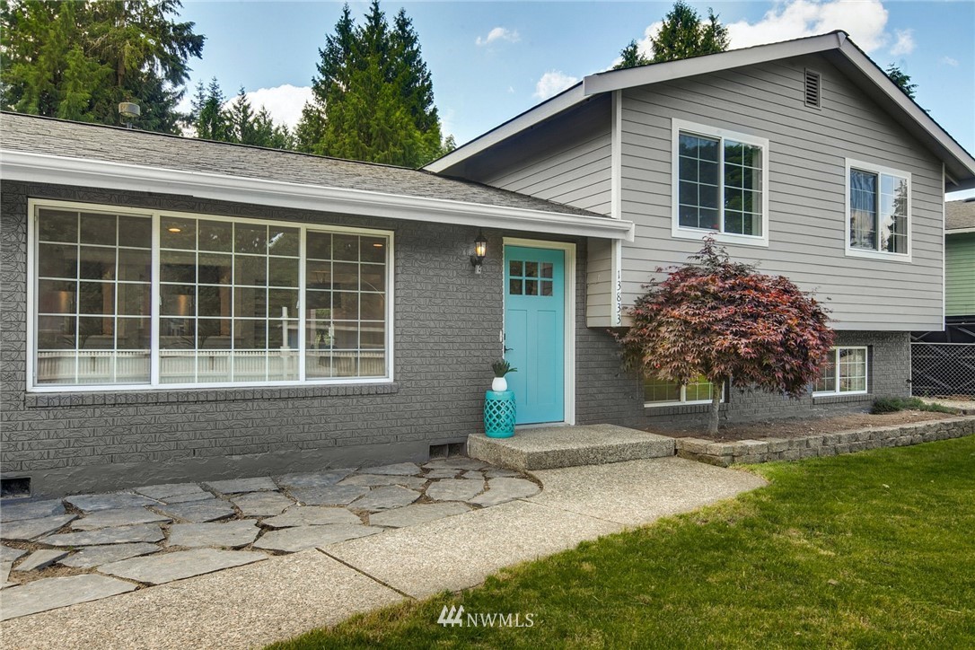 13833 Southeast 142nd Street Renton, WA 98059 - Photo 2 of 22 a front view of a house with garden