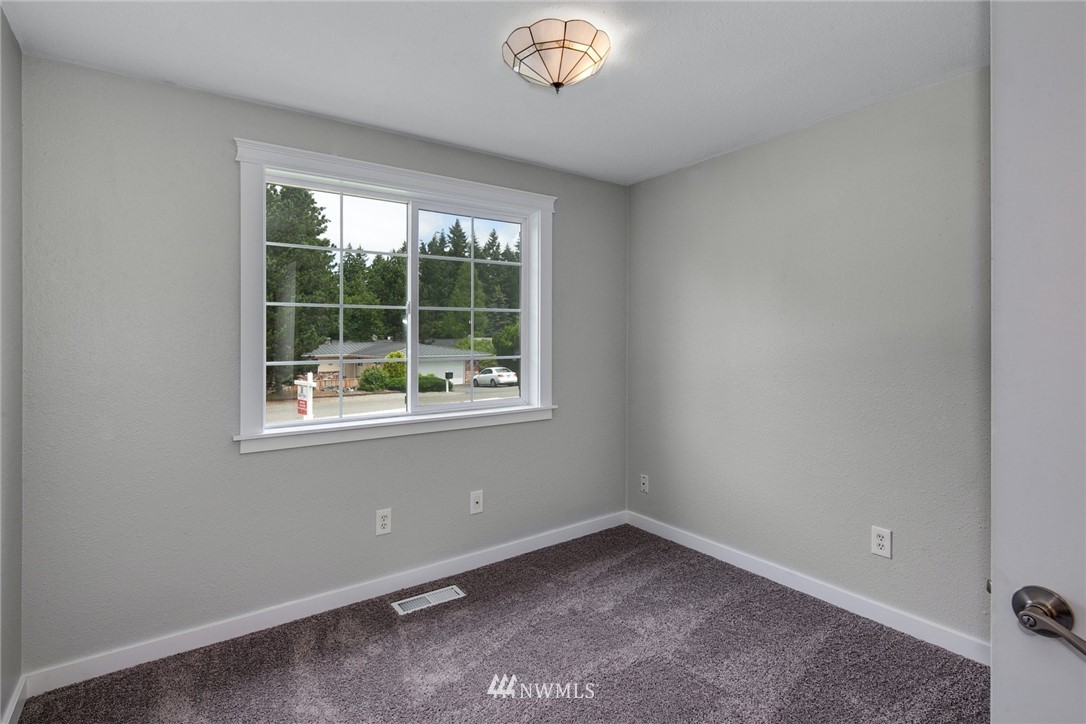 13833 Southeast 142nd Street Renton, WA 98059 - Photo 17 of 22 an empty room with a window