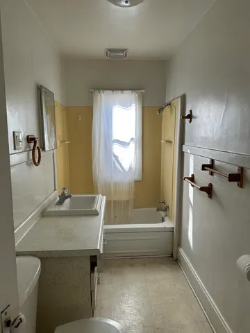 $75,000 | 1109 South Carroll Avenue, Freeport, IL 61032