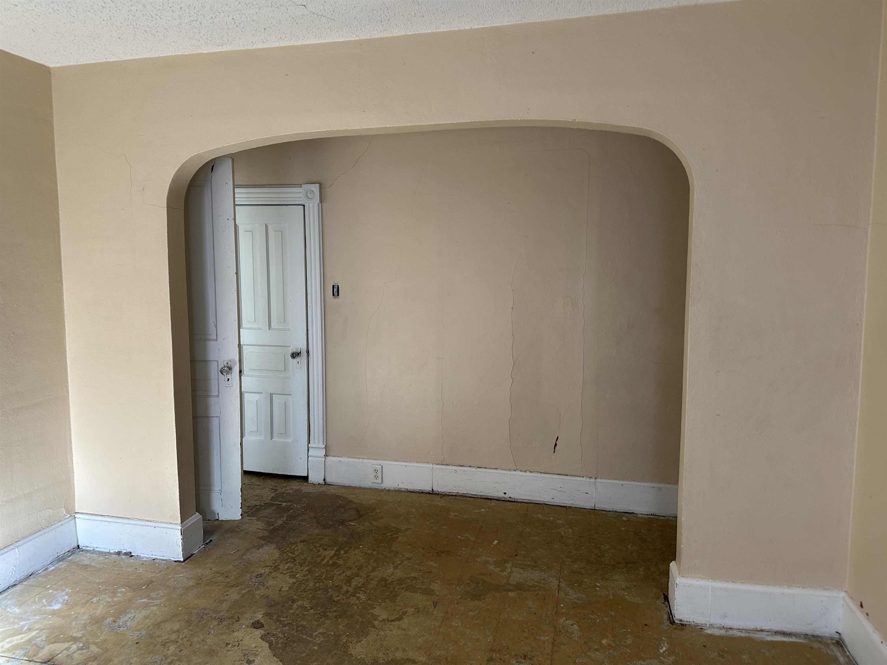 1109 South Carroll Avenue Freeport, IL 61032 - Photo 32 of 34 a view of an empty room