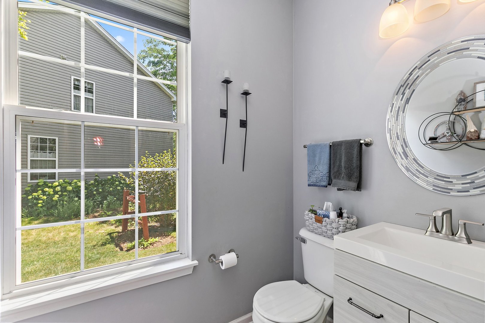 3908 Farmstead Road Carpentersville, IL 60110 - Photo 15 of 47 a bathroom with a toilet sink and mirror