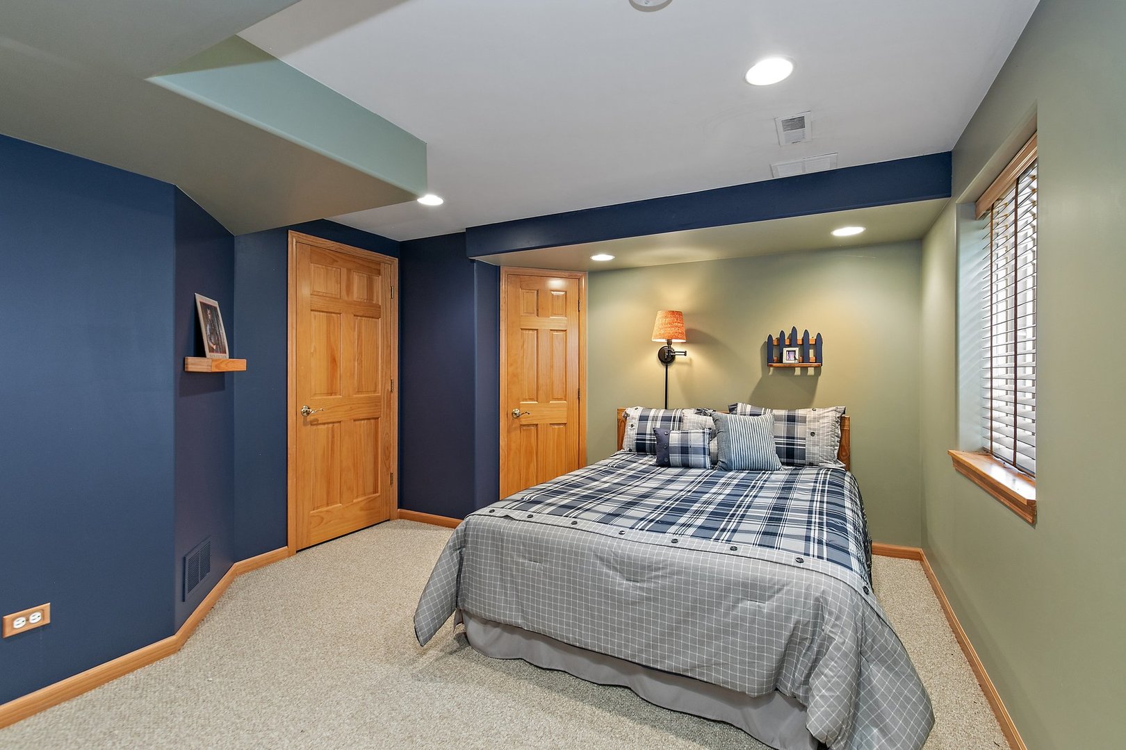 3908 Farmstead Road Carpentersville, IL 60110 - Photo 31 of 47 a bedroom with a large bed and a window