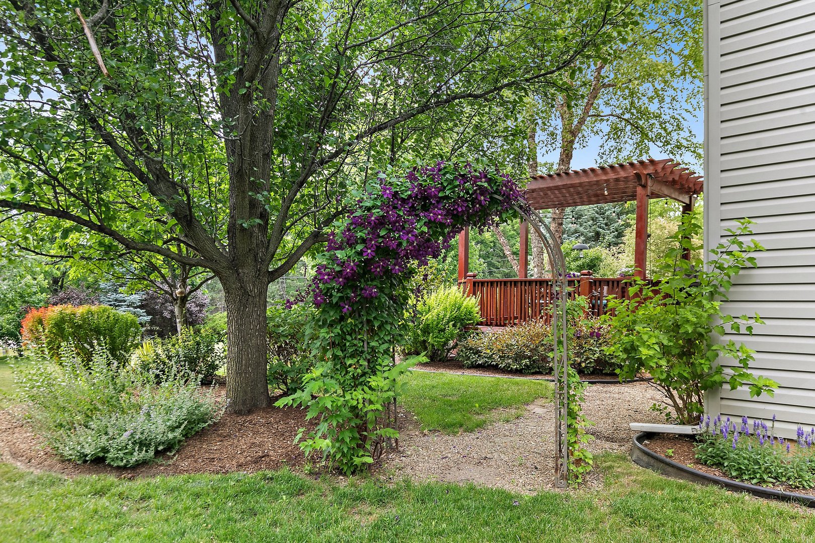 3908 Farmstead Road Carpentersville, IL 60110 - Photo 37 of 47 a small yard with large trees
