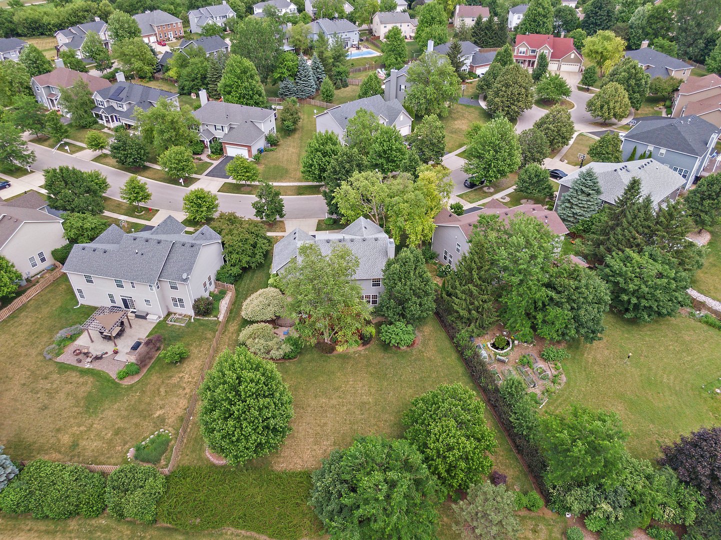 3908 Farmstead Road Carpentersville, IL 60110 - Photo 40 of 47 an aerial view of residential house with outdoor space and lake view
