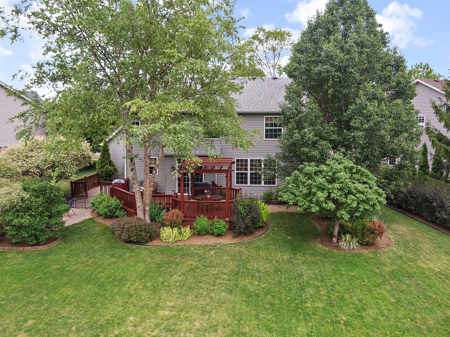 3908 Farmstead Road Carpentersville, IL 60110 - Photo 43 of 47 a view of a house with backyard and garden