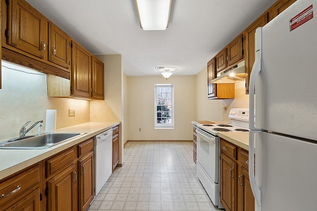 600 Ridgefield Circle, Unit C Clinton, MA 01510 - Photo 5 of 27 Gallery Image 5