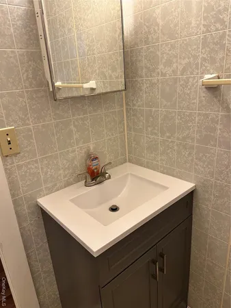 $3,500 | 517 Flint Street, Greenport, NY 11944