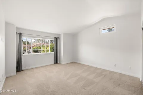 $979,950 | 4839 La Vella Drive, Oak Park, CA 91377