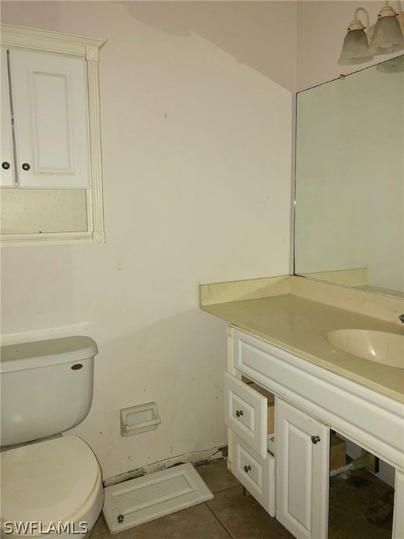 7206 Jasmine Road Fort Myers, FL 33967 - Photo 23 of 29 a bathroom with a granite countertop toilet and a sink