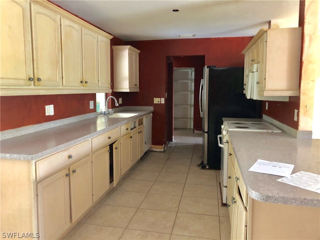 7206 Jasmine Road Fort Myers, FL 33967 - Photo 7 of 29 a kitchen with a sink window and cabinets