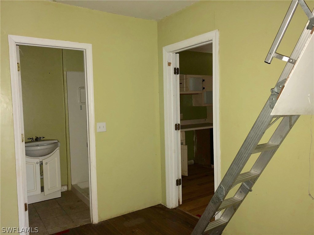 7206 Jasmine Road Fort Myers, FL 33967 - Photo 10 of 29 a view of walk in closet